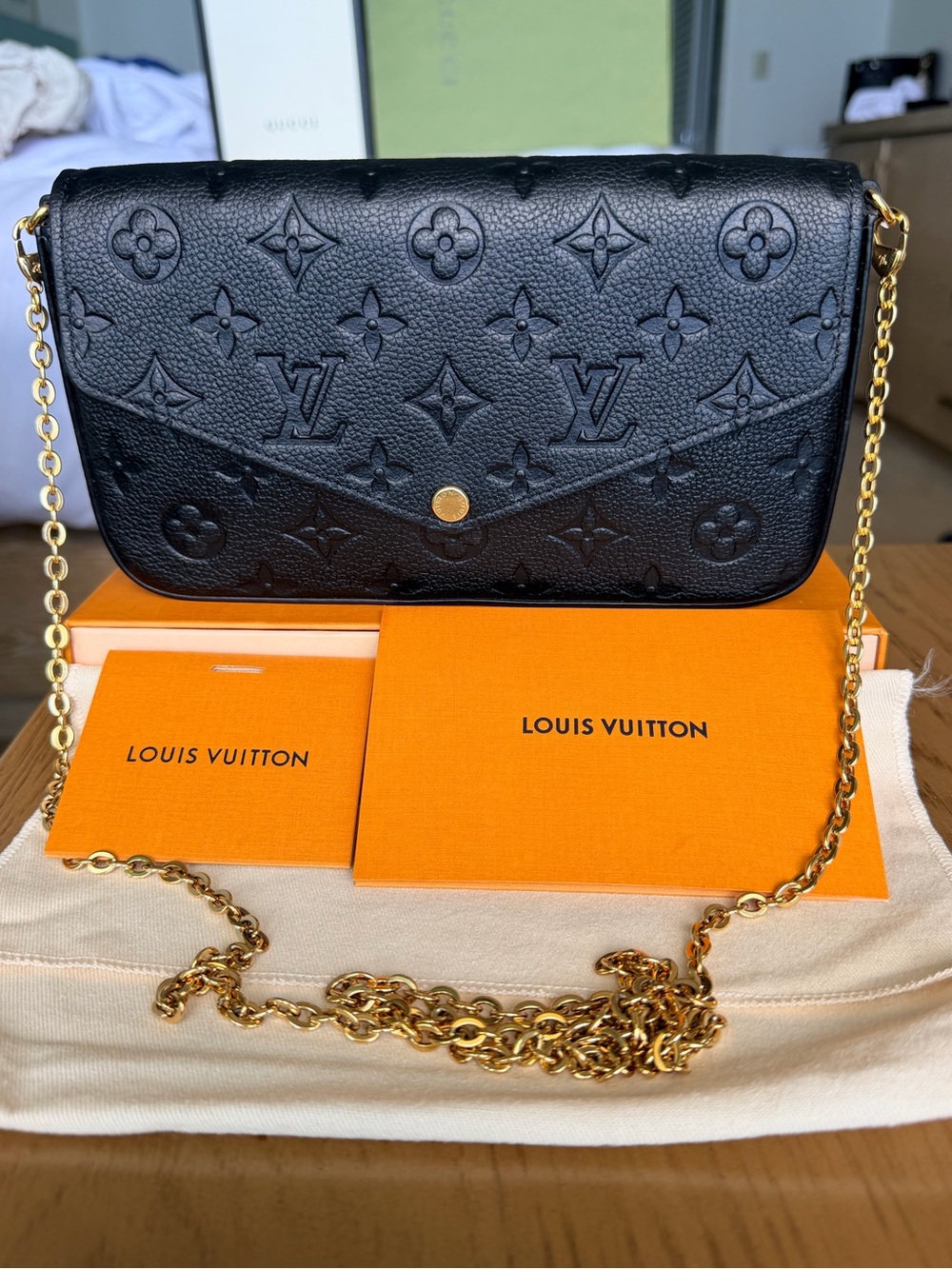 Like 🆕 Louis Vuitton Pochette Felicie Impreinte Microchip